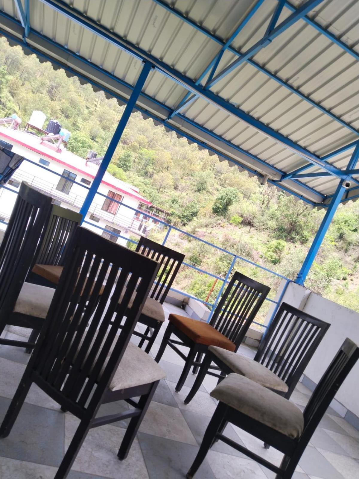 Abuzz Oxfordcaps Chanakya Hostel Solan Ngoại thất bức ảnh