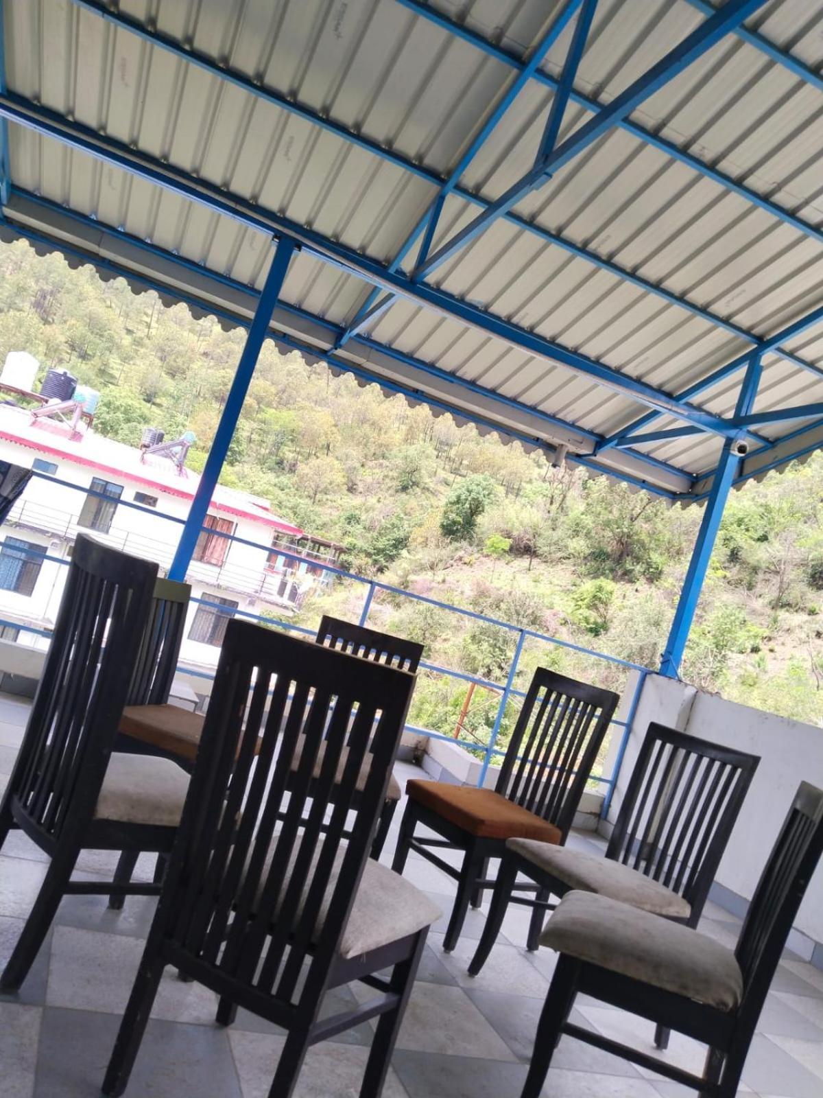 Abuzz Oxfordcaps Chanakya Hostel Solan Ngoại thất bức ảnh